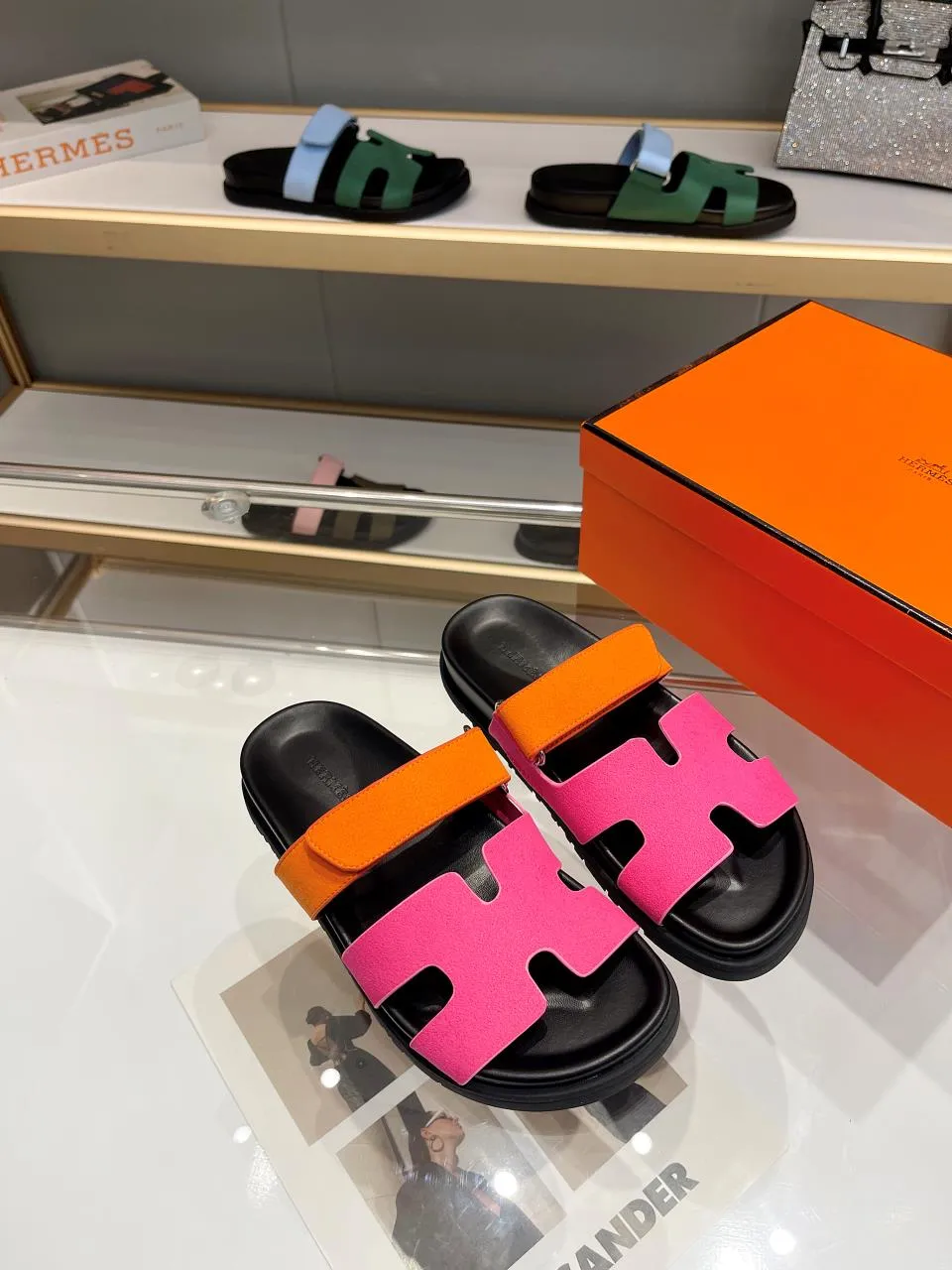 👟👟Ex-factory price 440👟👟Men's +10 HERMES Chypre sandals, popular slippers are now on the market🔥🔥🔥. The original shoes at the counter are carefully made from molds. They are the favorite luxuries of big-name celebrities. High quality creates classics. You are welcome to repost the pictures and sell them!  Size: Women’s size: 35-42 Men’s size: 39-46